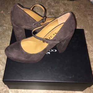 Coach Goldie Suede Chestnut size 6