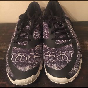 Nike free 5.0 tennis shoes