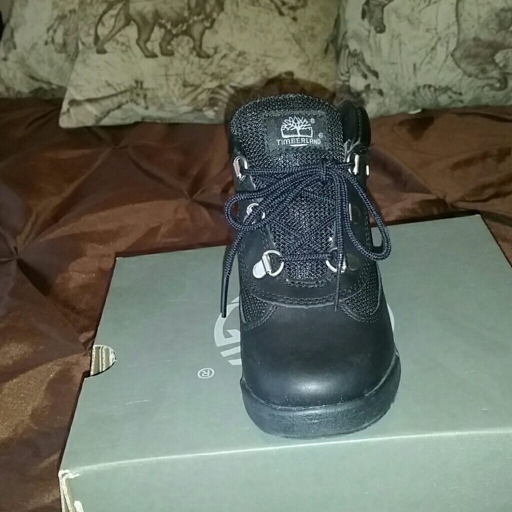 Like new Black kids leather Timberlands