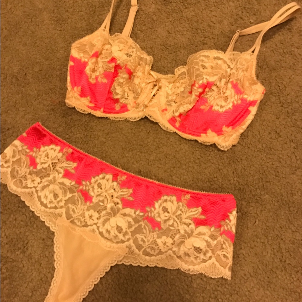 Victoria's Secret Bra & Panty Lingerie Set
