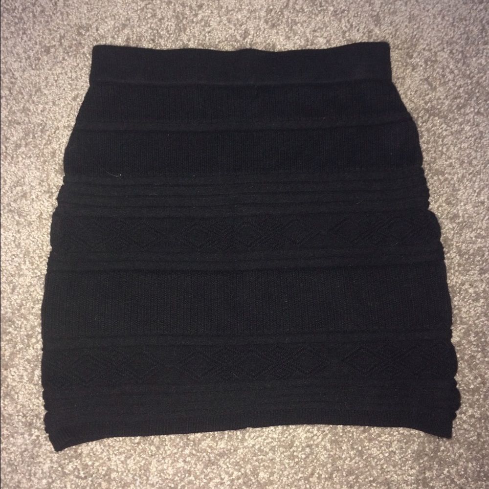 Black skirt perfect for fall season