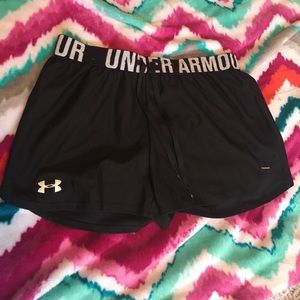 Med Black UA Shorts