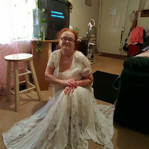 THIS IS MY WEDDING DRESS - Picture 3 of 5