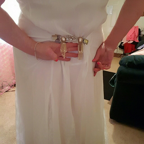 THIS IS MY WEDDING DRESS - Picture 4 of 5