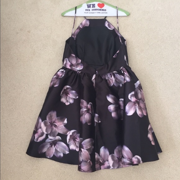 ❗️MAKE AN OFFER❗️Lulus Backless Halter Dress - Picture 2 of 4