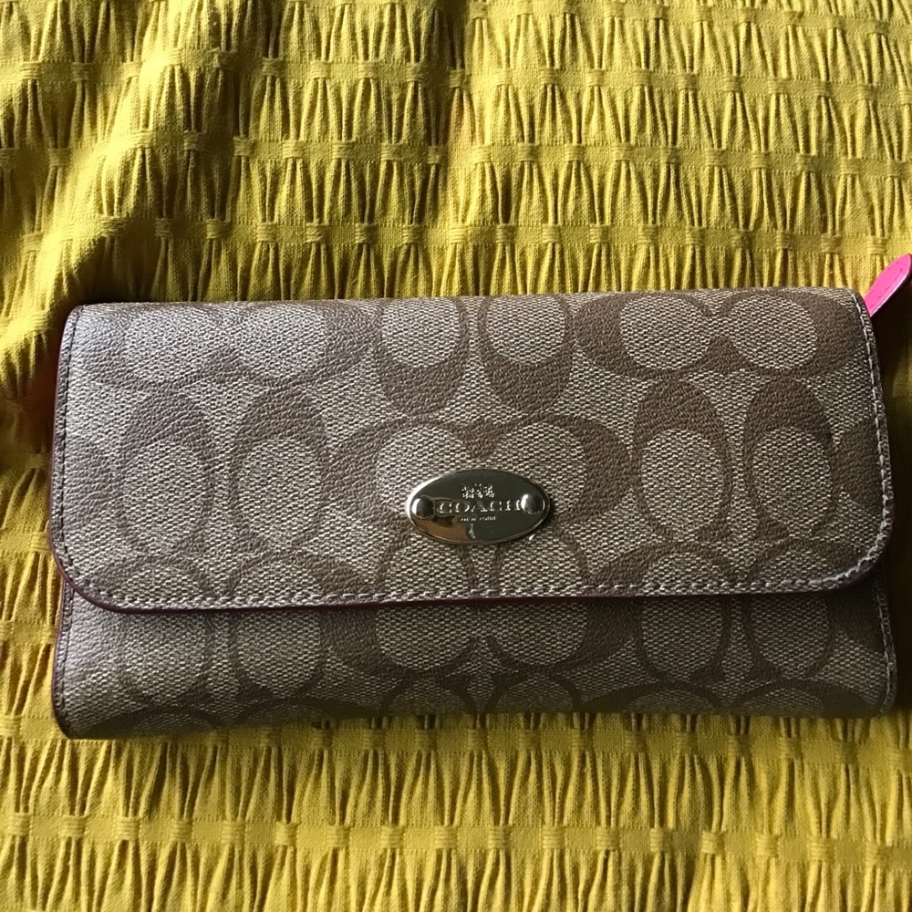 •SOLD• COACH PINK WALLET