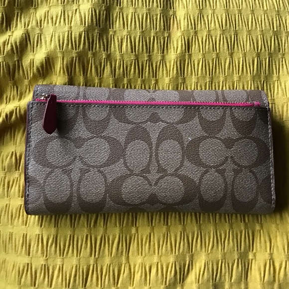•SOLD• COACH PINK WALLET - Picture 2 of 4