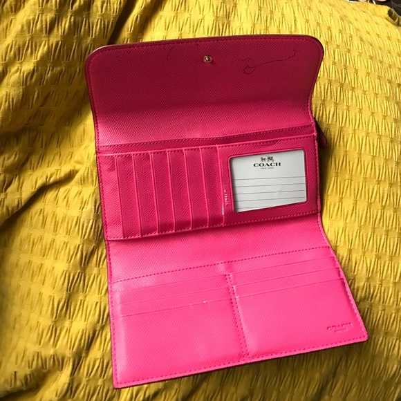 •SOLD• COACH PINK WALLET - Picture 3 of 4