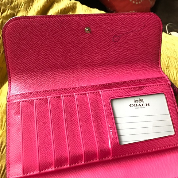 •SOLD• COACH PINK WALLET - Picture 4 of 4