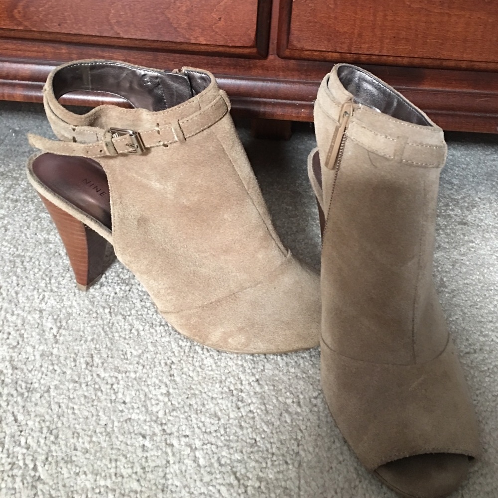 Leather suede Nine West sandal bootie size 7W