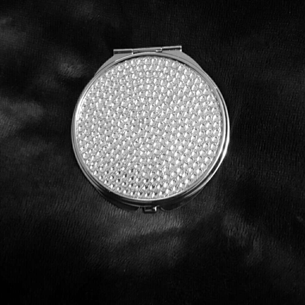 Compact mirror