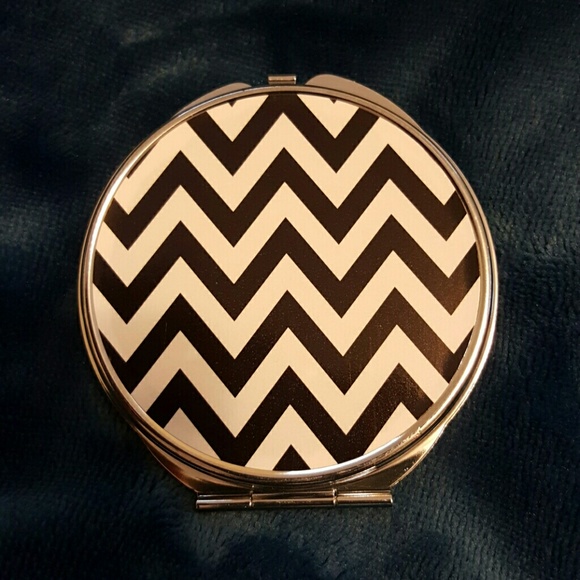 Compact mirror - Picture 3 of 4