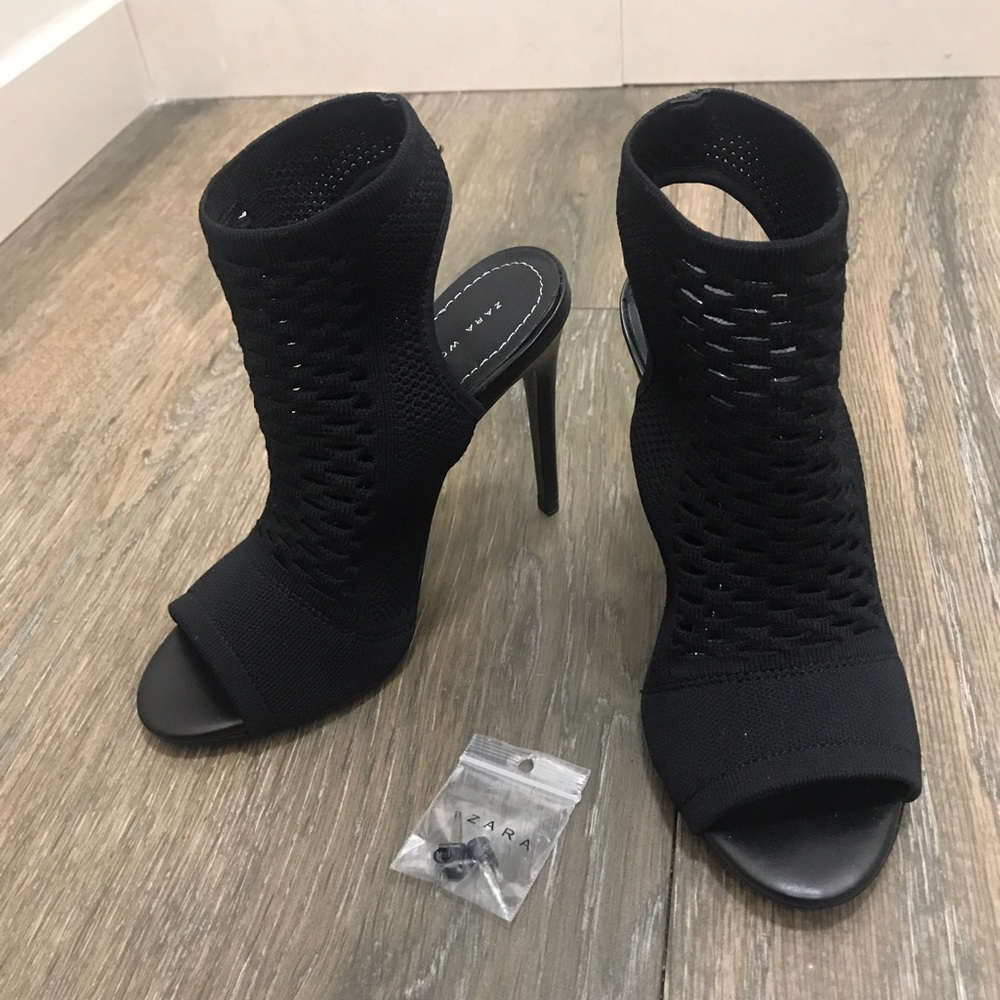 Zara- Black NEW heels