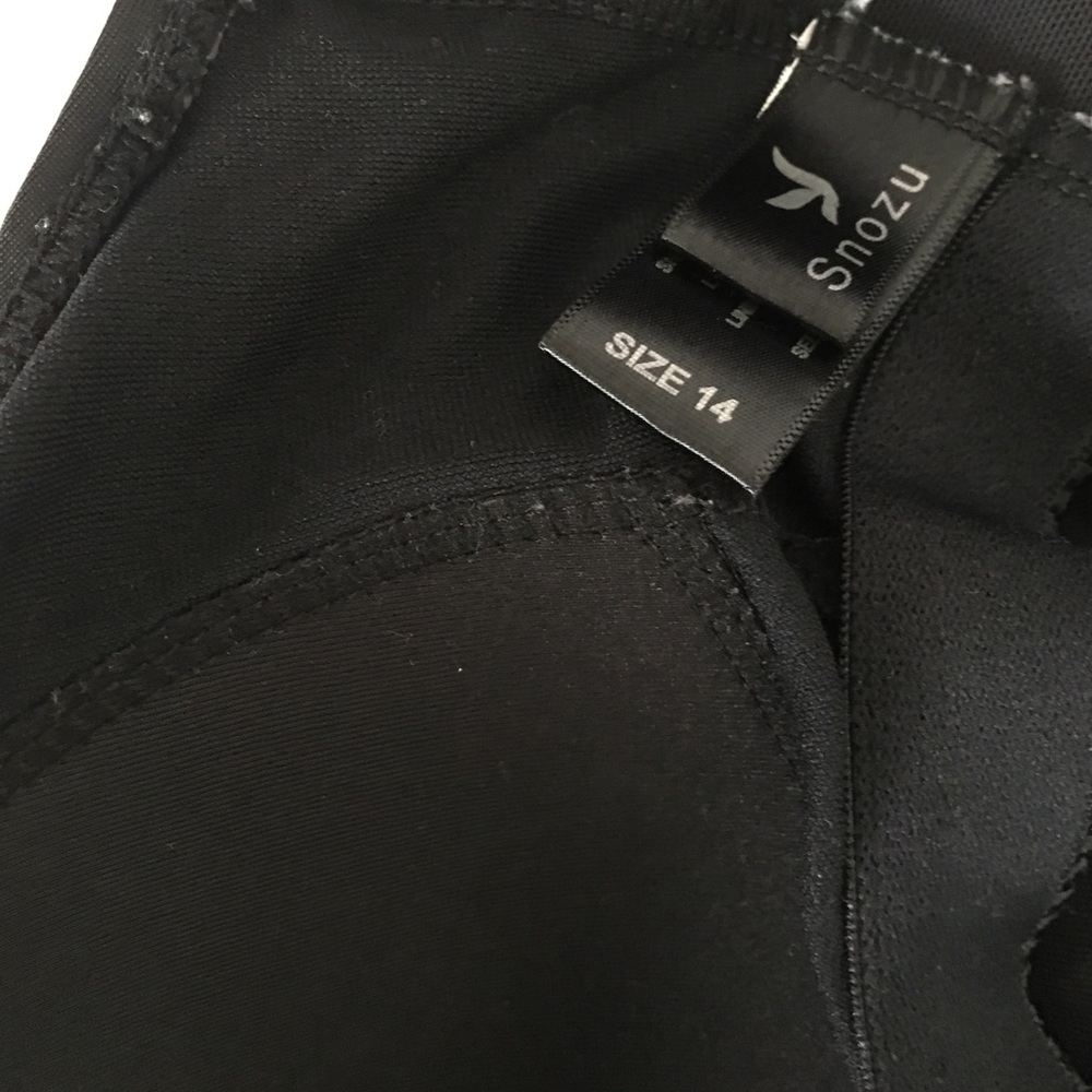 🎉 HP 🎉 Black One Piece with padding 💕 - Picture 8 of 8