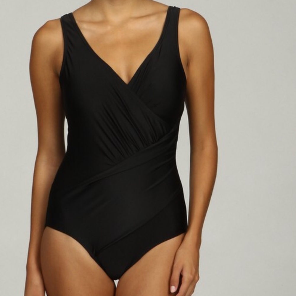 🎉 HP 🎉 Black One Piece with padding 💕 - Picture 1 of 8