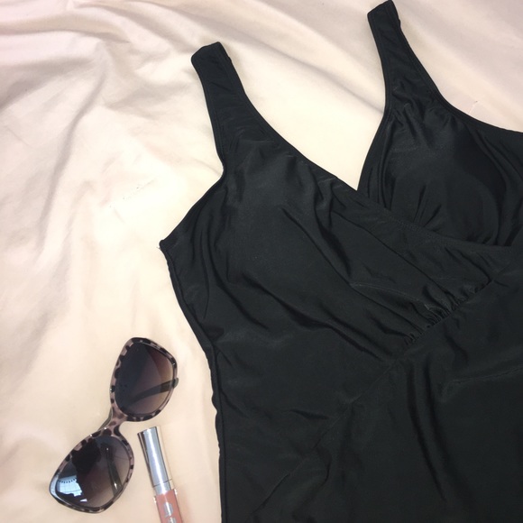 🎉 HP 🎉 Black One Piece with padding 💕 - Picture 4 of 8