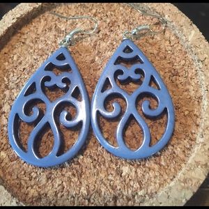 Very lightweight blue earrings