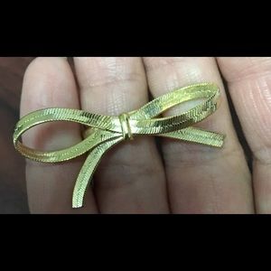 Never worn Gorgeous gold bow ring from Hautelook!!
