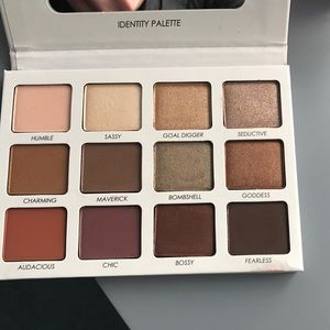 Pérsona identity palette