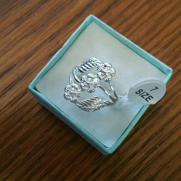 NWT STERLING SILVER COCKTAIL RING 7 - Picture 1 of 4