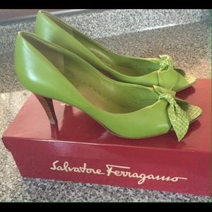 Ferragamo 'Contessa' peep toe shoes
