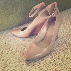 BCBGeneration nude wedges