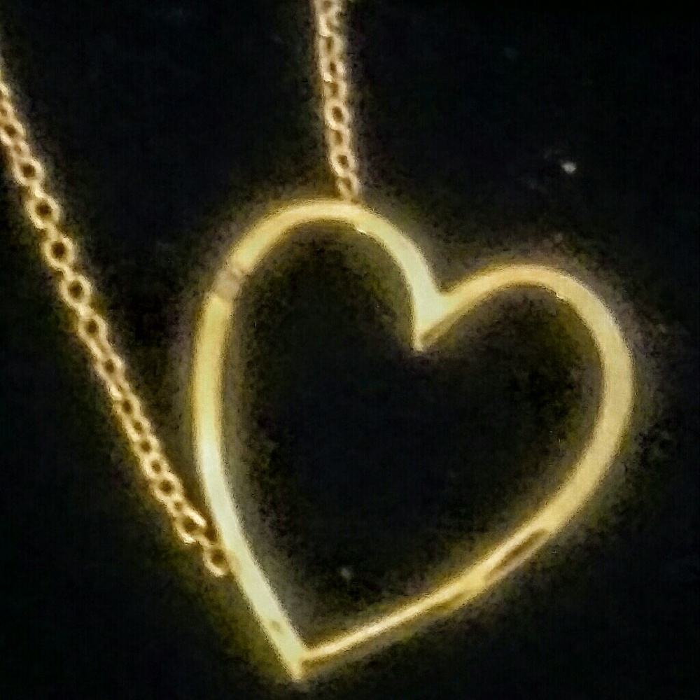 🎆🎆 Diamond accent Heart necklace