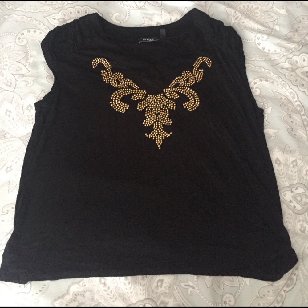 Short sleeved black too with gold detail!