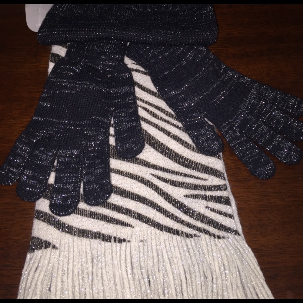 Scarf/glove/hat set