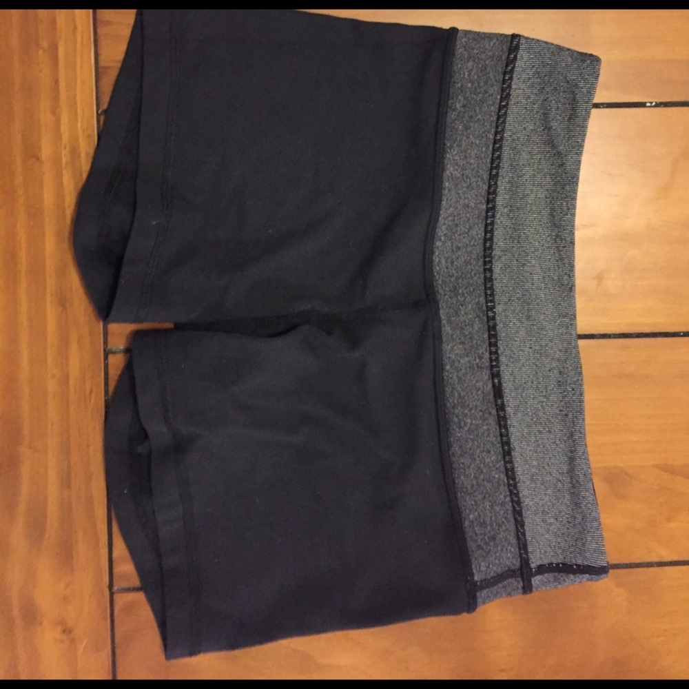 Reversible lululemon wunder shorts
