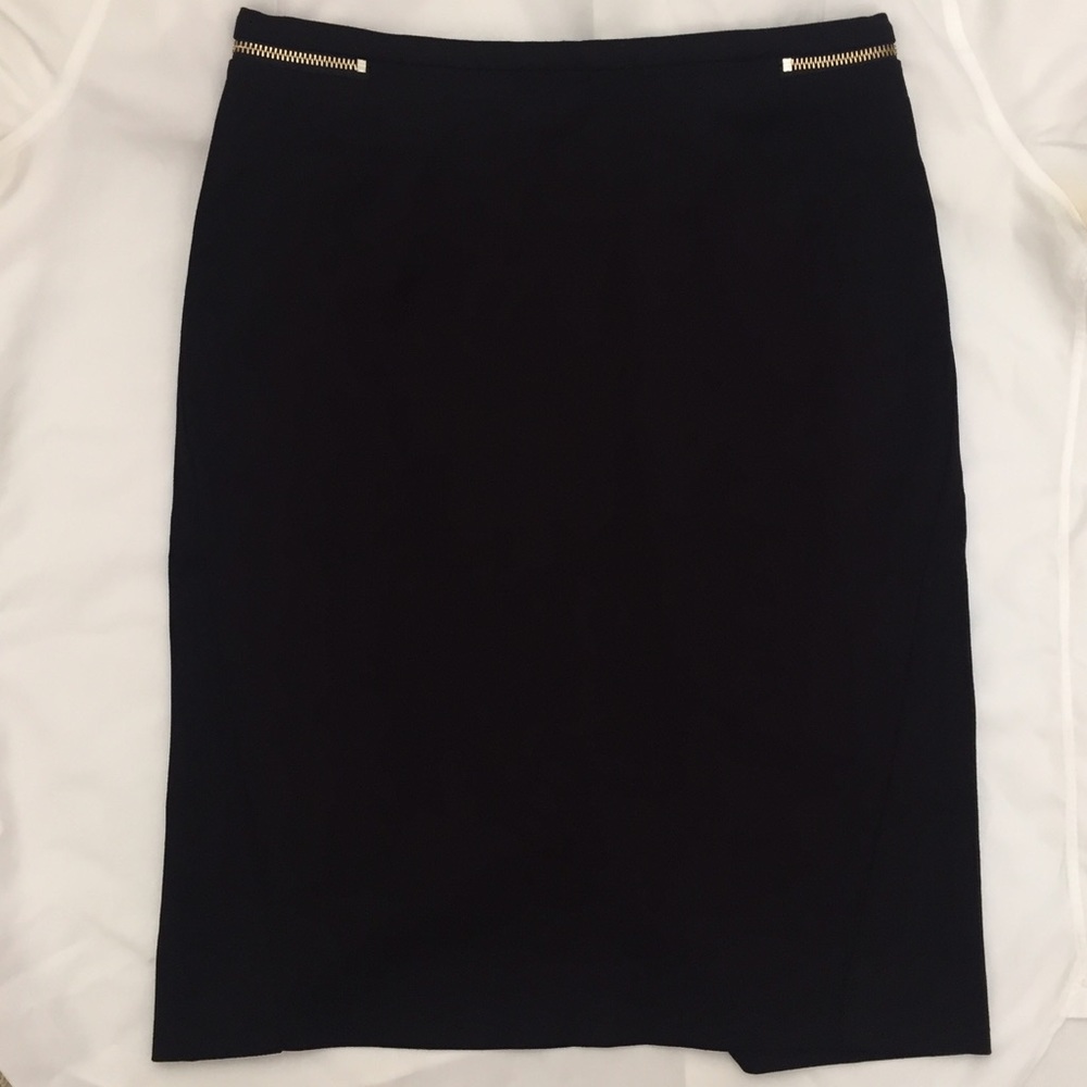 🌸Black Pencil Skirt with zipper detail
