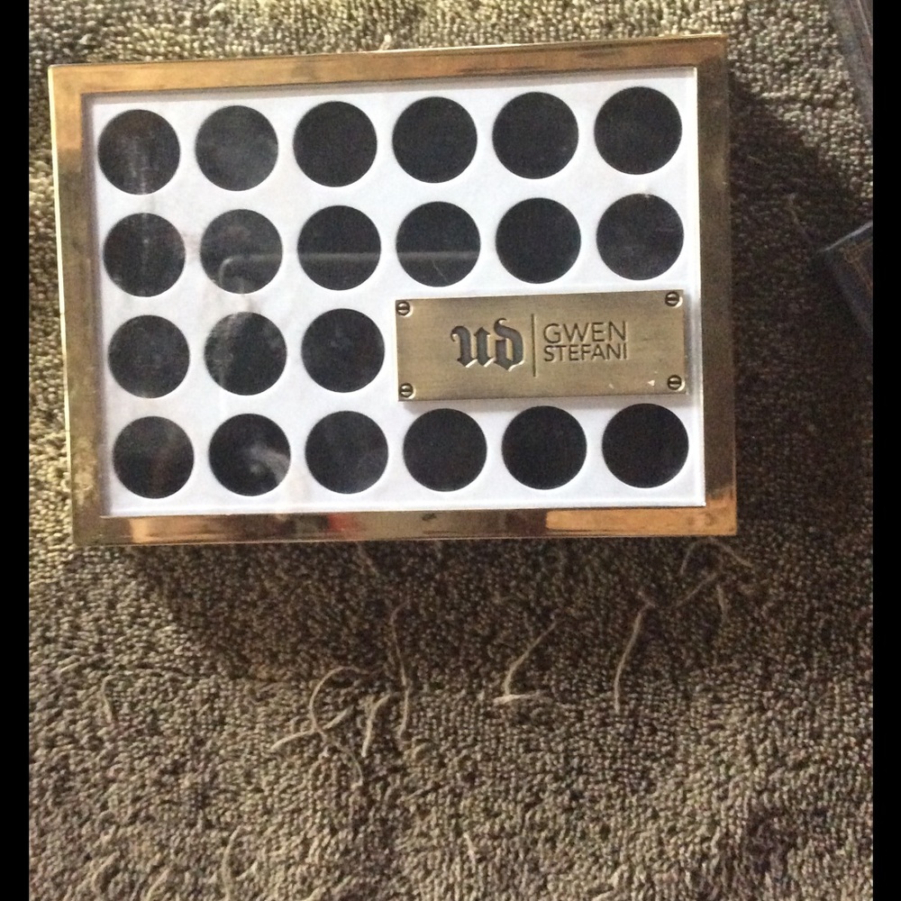 Authentic Gwen Stefani palette!