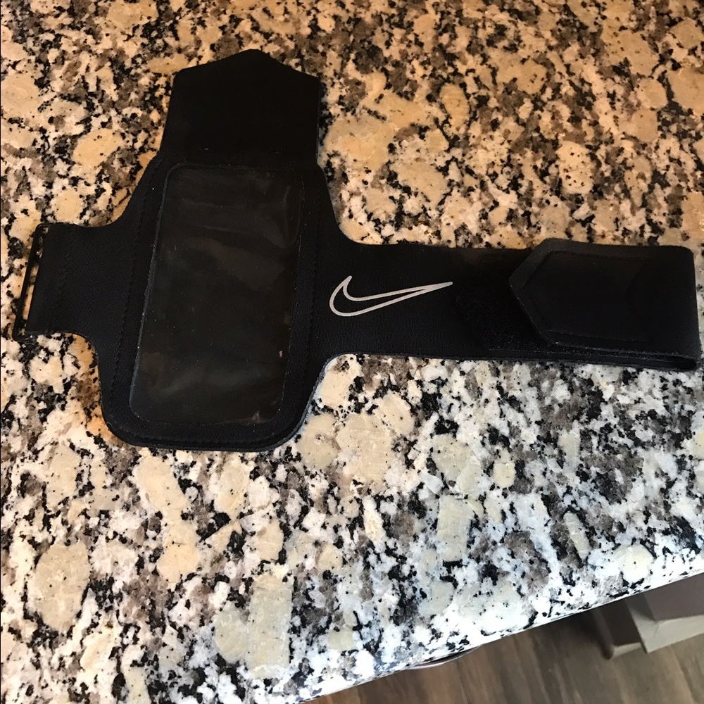 Nike arm band