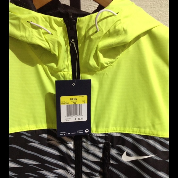 Nike Men's Reversible Windbreaker - Picture 4 of 5