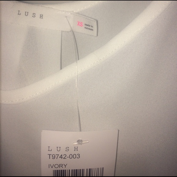 Nordstrom V-Neck Lush tee - Picture 5 of 5