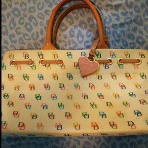 White Dooney & Bourke tassel tote