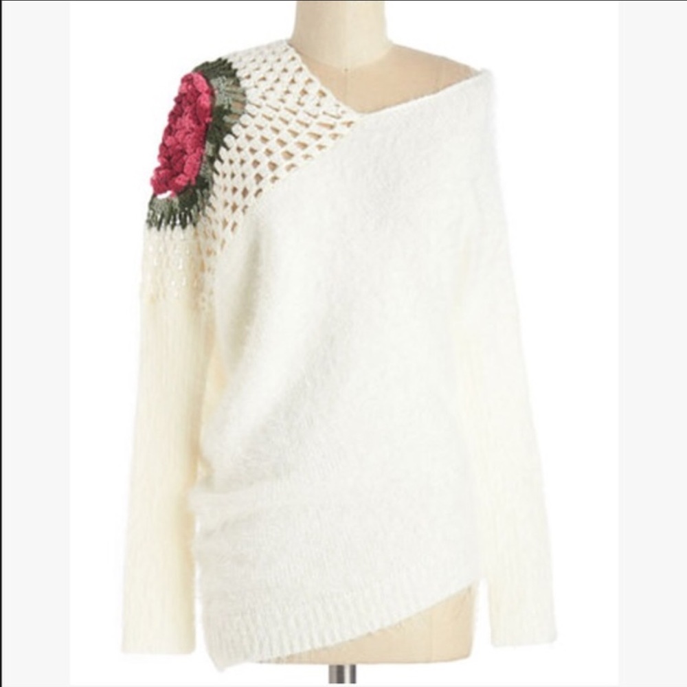 Asymmetrical crocheted sleeve mod cloth sweater