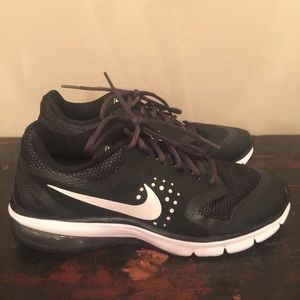 Nike black and white max premiere