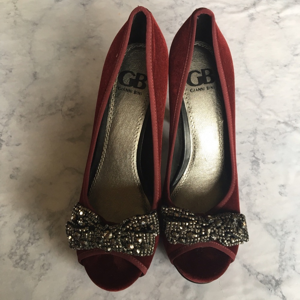 Gianni Bini embellished bow velvet heel