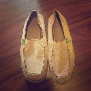 Sanuk slip on shoes