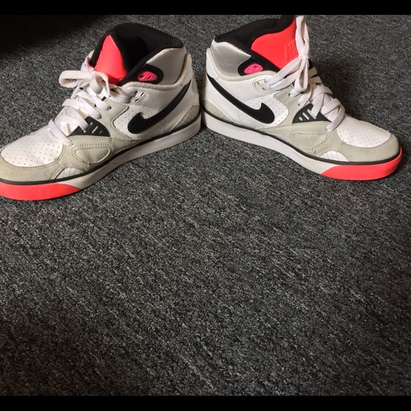 Nike auto trainer hi top - Picture 3 of 4