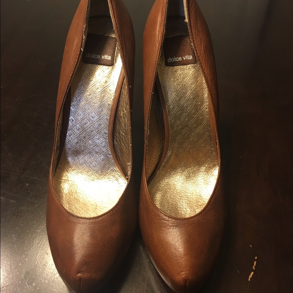 Dolce vita leather pumps