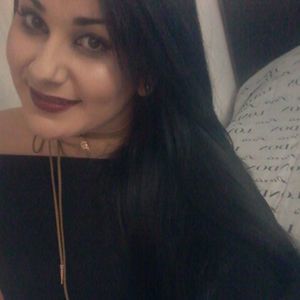 Meet your Posher, Desiree