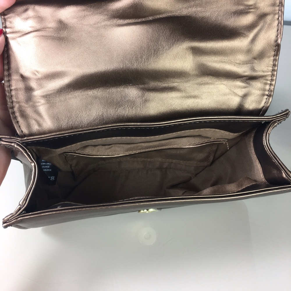 🎉HP🎉🛑SALE 🛑BCBG Paris Steph Mini cross body - Picture 7 of 8