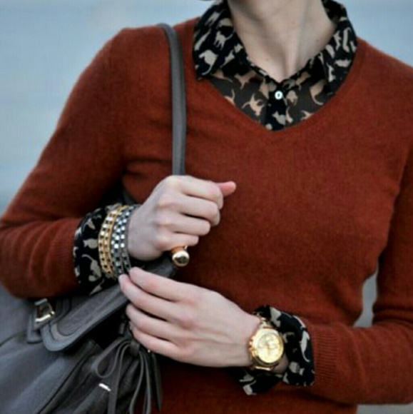 Urban Outfitters Sweaters - 🔴Get the Look🔴BDG VNeck Sweater