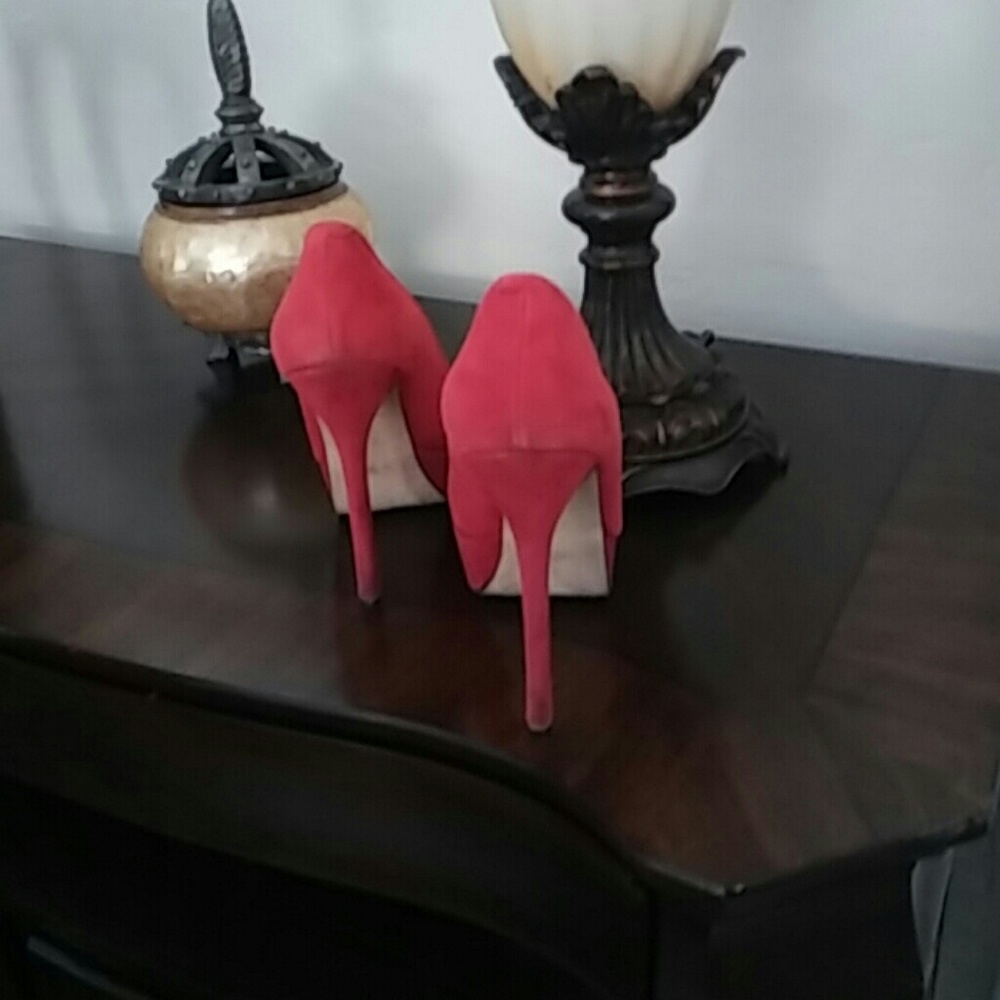 Shoes - Picture 3 of 4