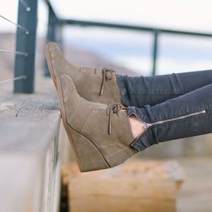 TOMS | Desert Suede Wedges