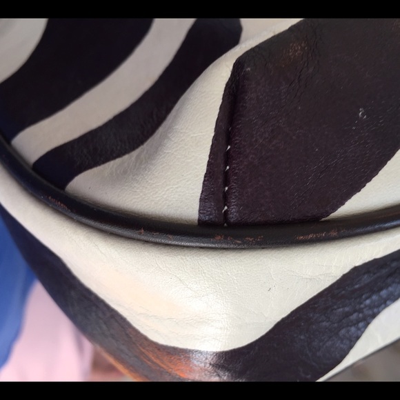 *SOLD* Dooney & Bourke Zebra Tear Drop Hobo - Picture 4 of 4