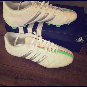 Women's ADIDAS soccer cleats 9.5