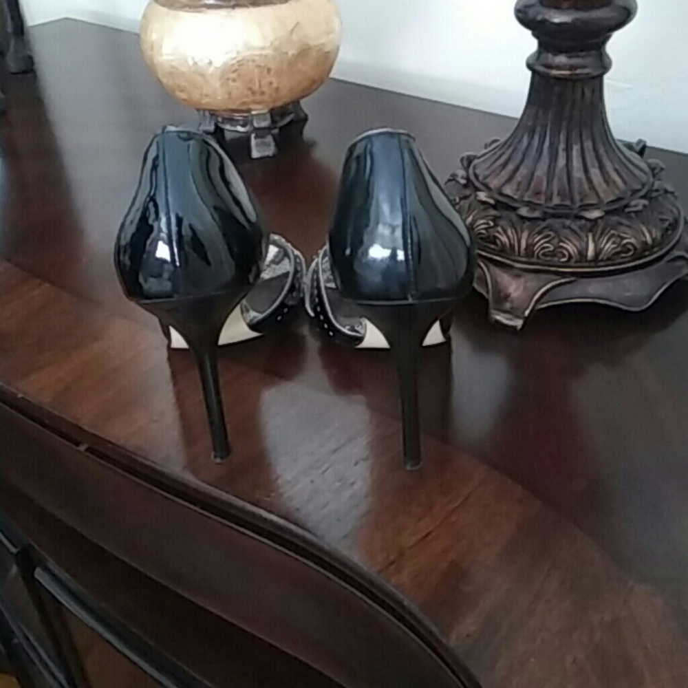 Shoes - Picture 2 of 4